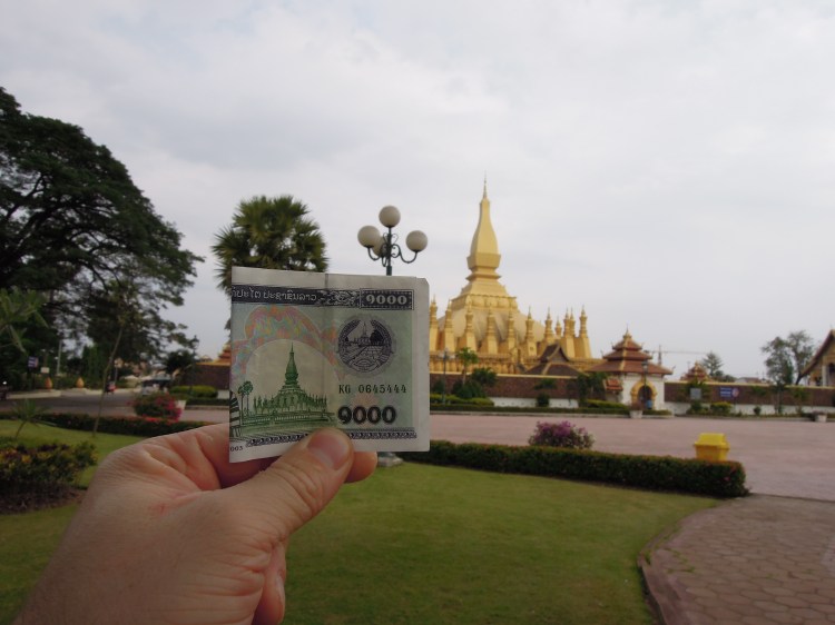 Besøk ved Thatloang Stupa, ved velkjent landemerke i Laos, ikke minst avbildet på pengeseddlene. 