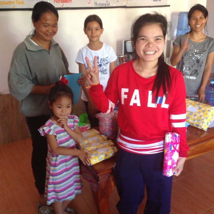 Pakker hører selvfølgelig med på en slik fest og stemninga var høy når alle trekte sin gave.