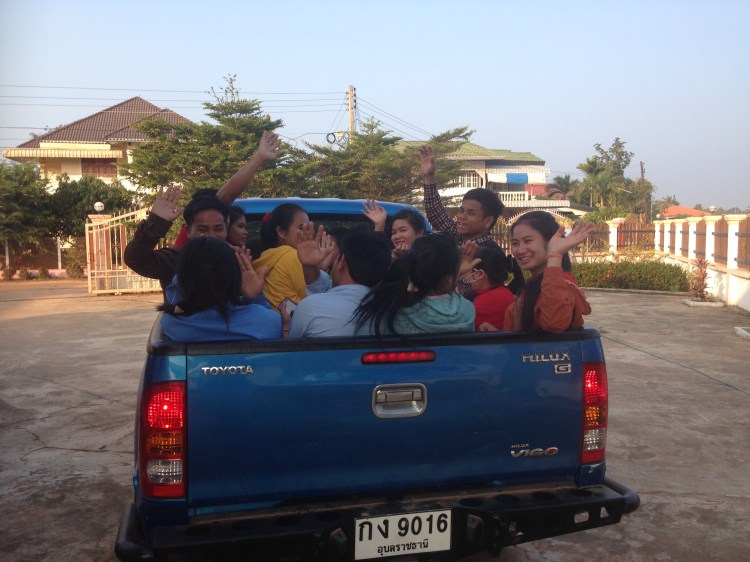 Plutselig var festen slutt og mange av studentene måtte kjøres hjem til internatet på lærerhøyskolen. 