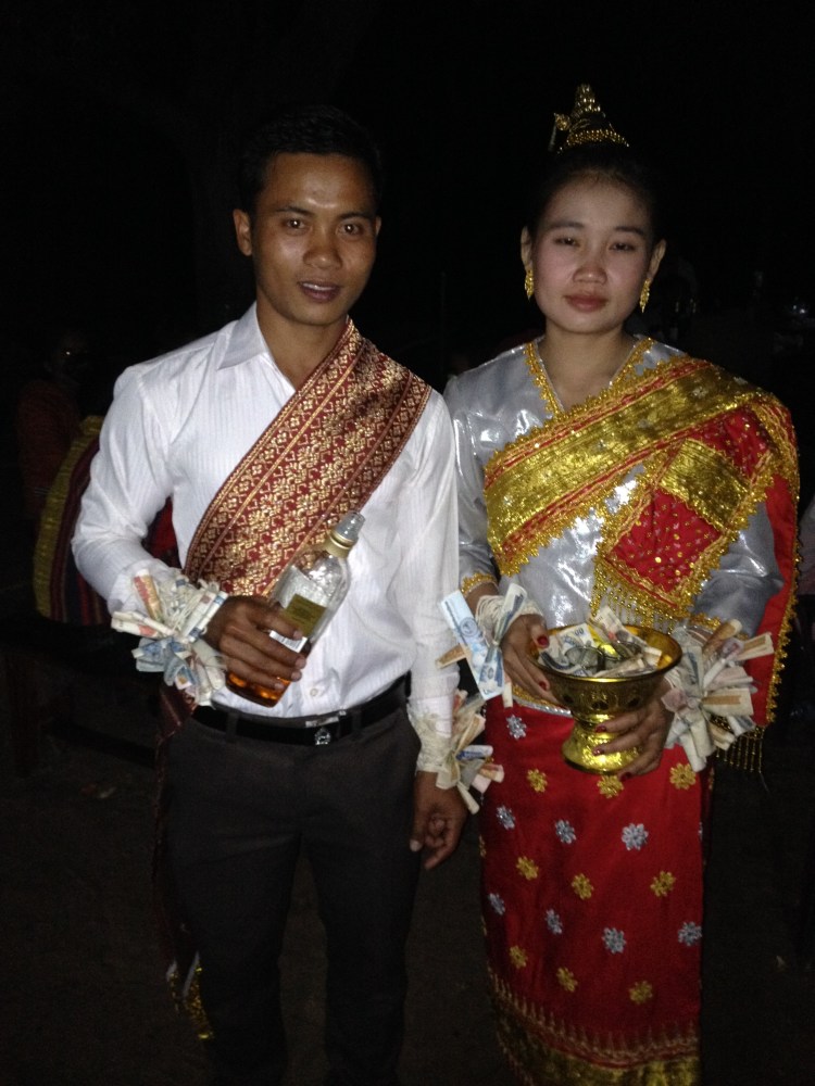 Vi ønsker brudeparet all mulig lykke for framtida