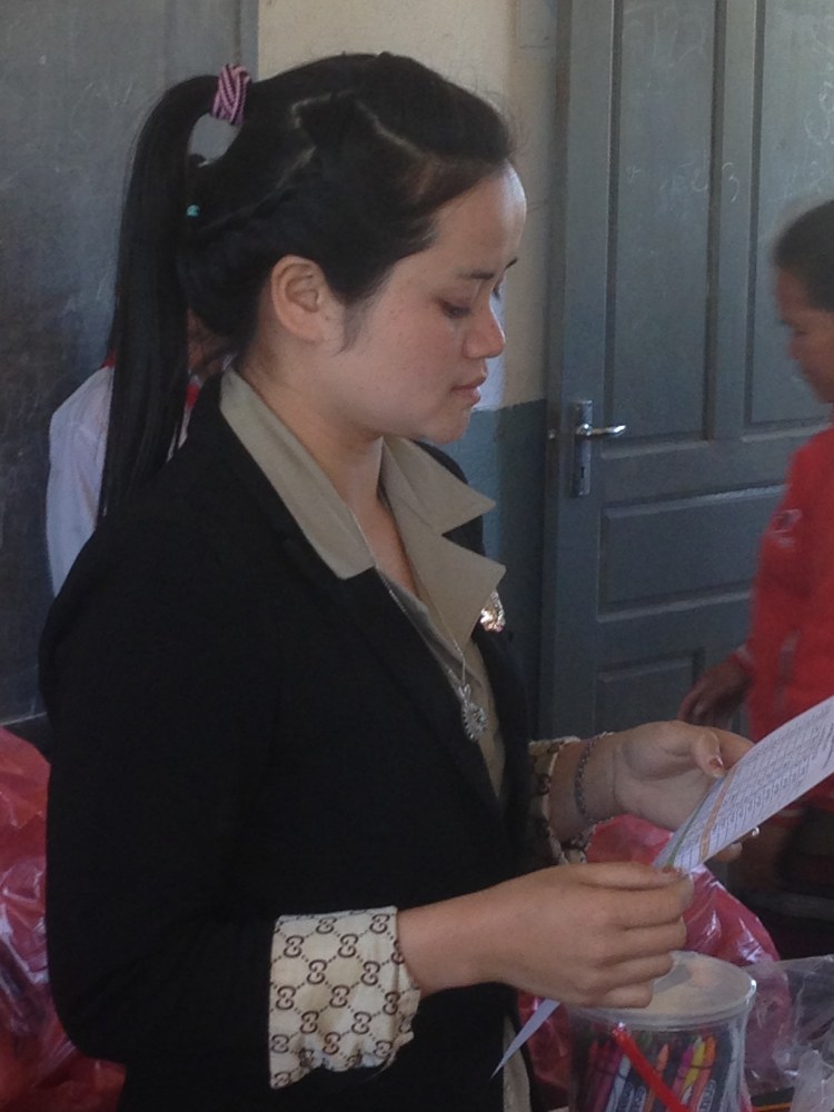 Kampoi er en dyktig lærer og gjennom hennes iver og motivasjon har elevantallet på skolen mer en doblet seg etter at hun begynte.