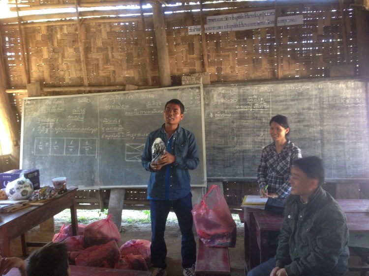 Her forklarer Satad og Lek til elever og foresatte hva skolepakken inneholder